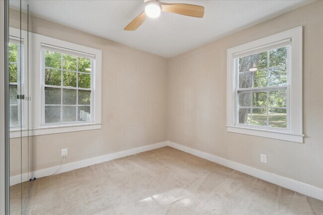 Building Photo - Charming Midtown Home – Updated and Move-I...