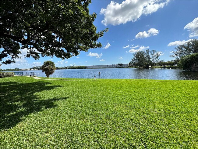 Building Photo - 15535 N Miami Lakeway
