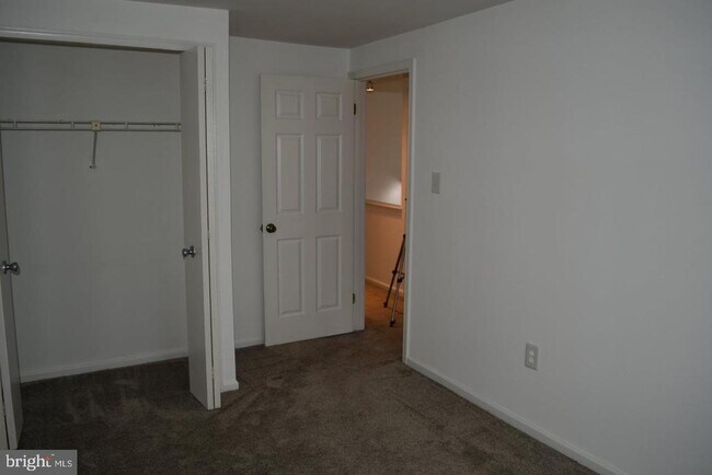 Building Photo - 14380 Gringsby Ct