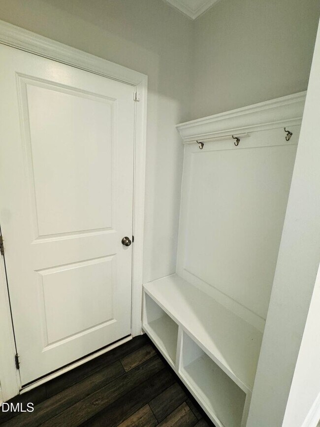 Building Photo - Stunning 4 Bedroom 3 Bathroom Single Family Home with 1st floor office w/ FREE high-speed interne...