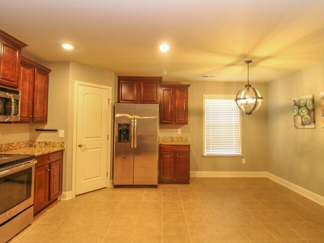 Building Photo - 4 Bedroom Home  in Athens City!