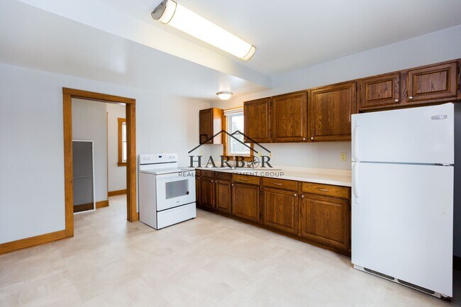 Building Photo - 15 8th St NW
