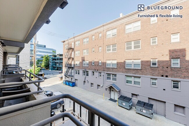 Building Photo - 526 Yale Ave N