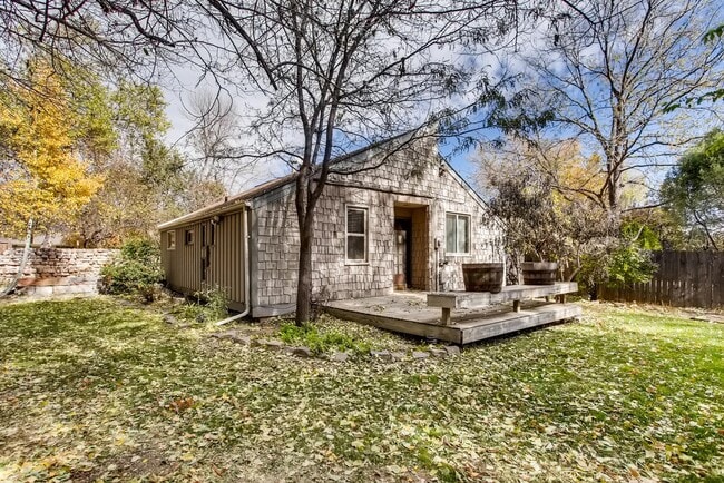 Building Photo - 1525 Crestmore Pl