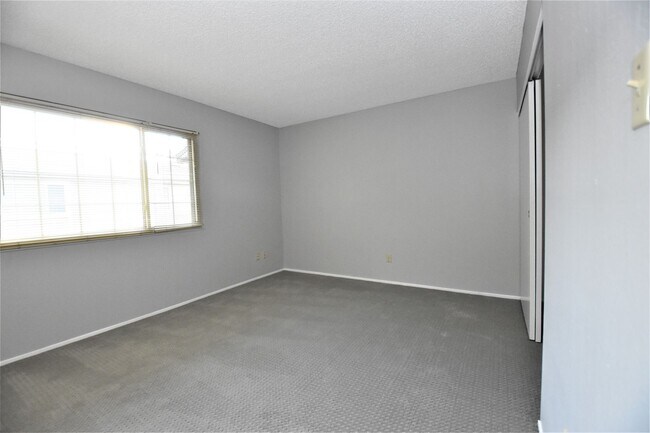 Building Photo - 8744 Woodman Way