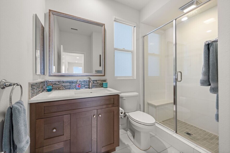 Building Photo - 1068 Hampton Dr