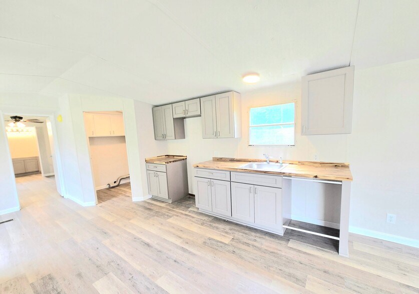 Building Photo - 1114 Lavender Rd