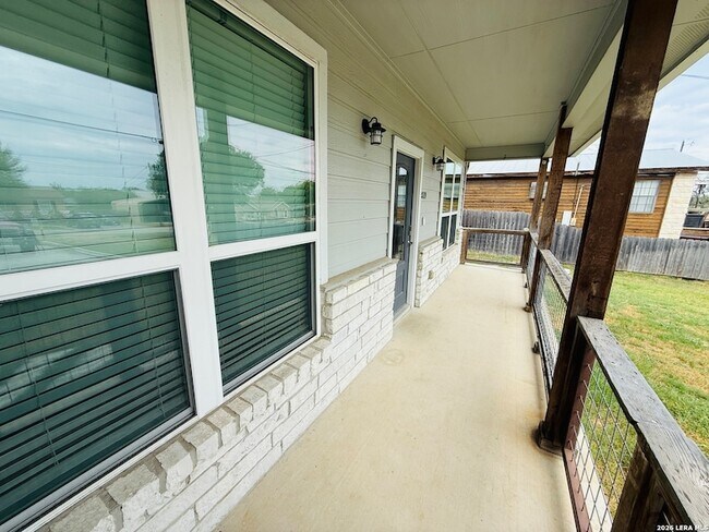 Building Photo - 2029 Blueridge Dr