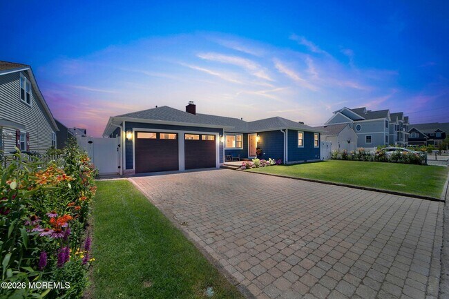 Building Photo - 347 Bay Ln