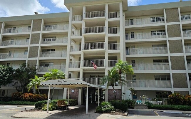 Building Photo - 3150 N Course Ln