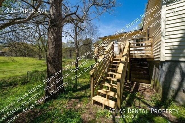 Building Photo - 724 Piper Ave