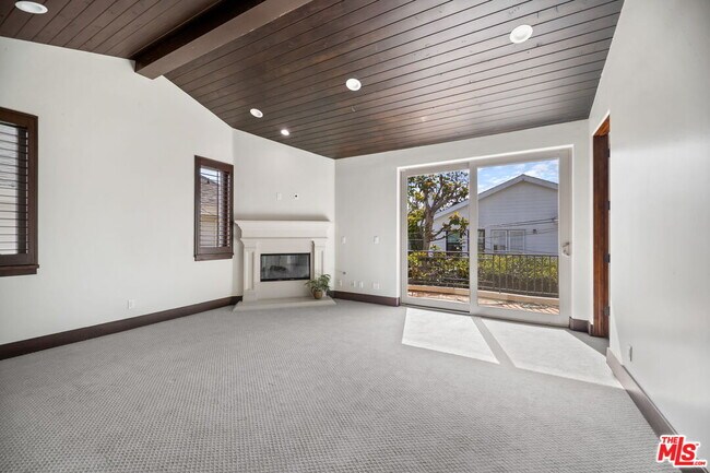 Building Photo - 2901 Oak Ave