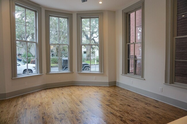 Building Photo - 552 E Liberty