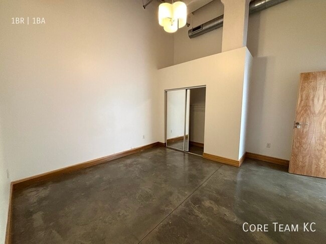 Building Photo - 382 W 22nd St