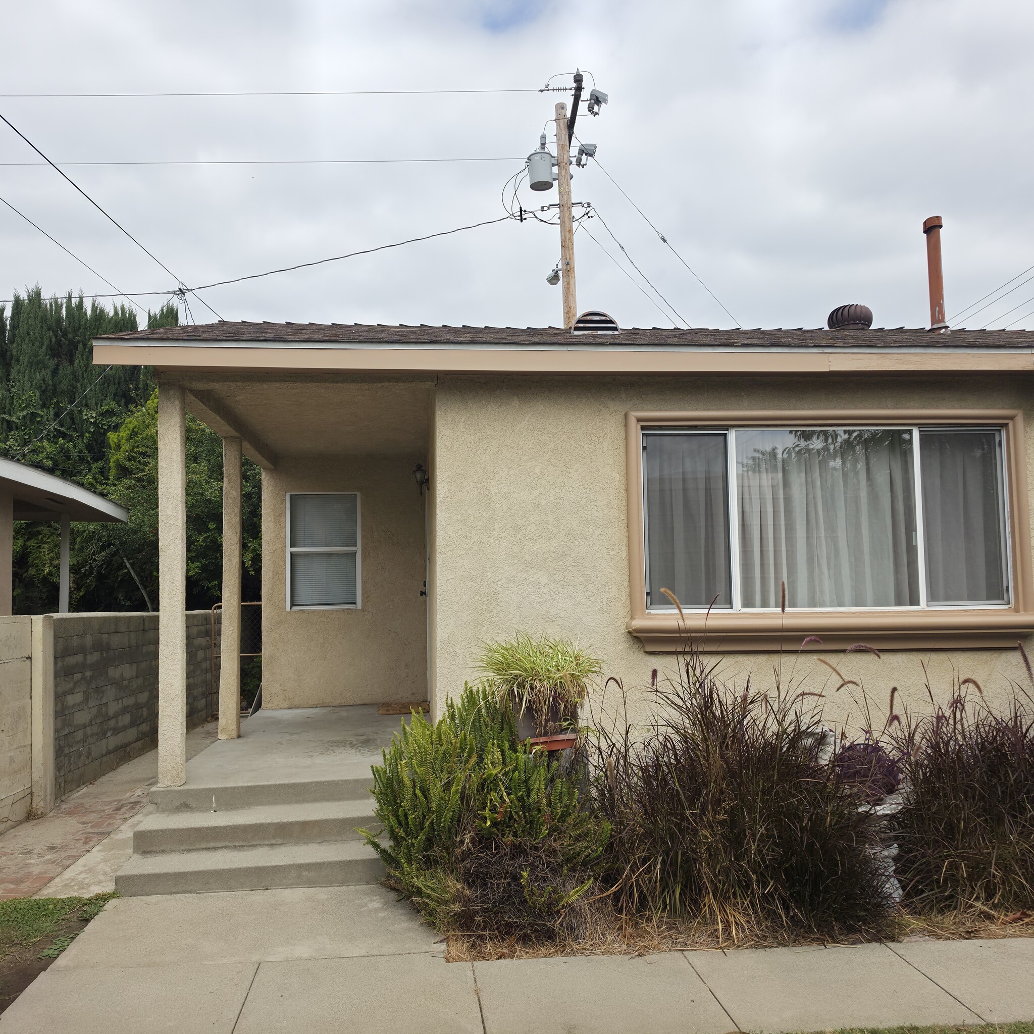 Building Photo - 1844 1/2 S Chapel Ave