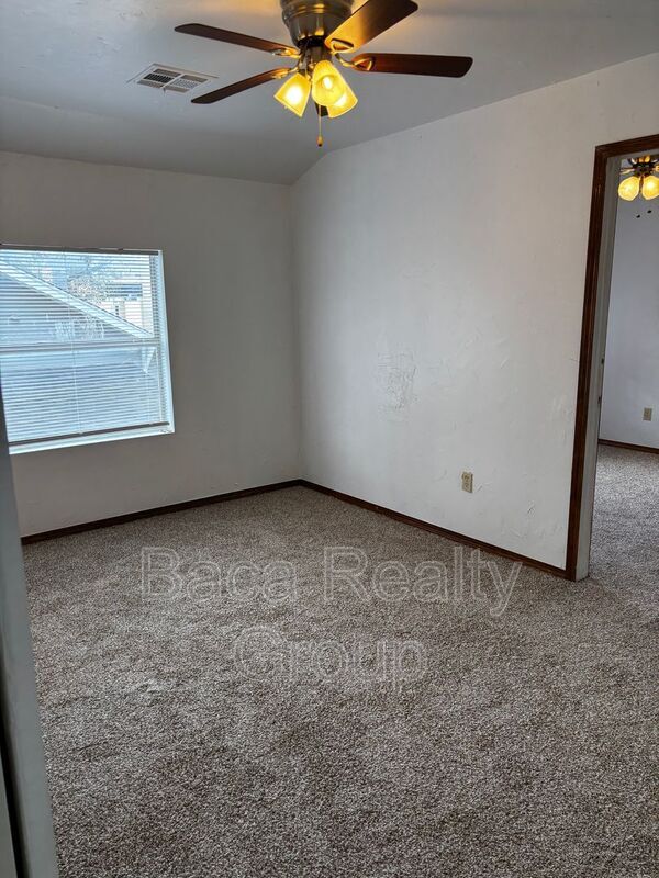 Building Photo - 112 E Jenkins St