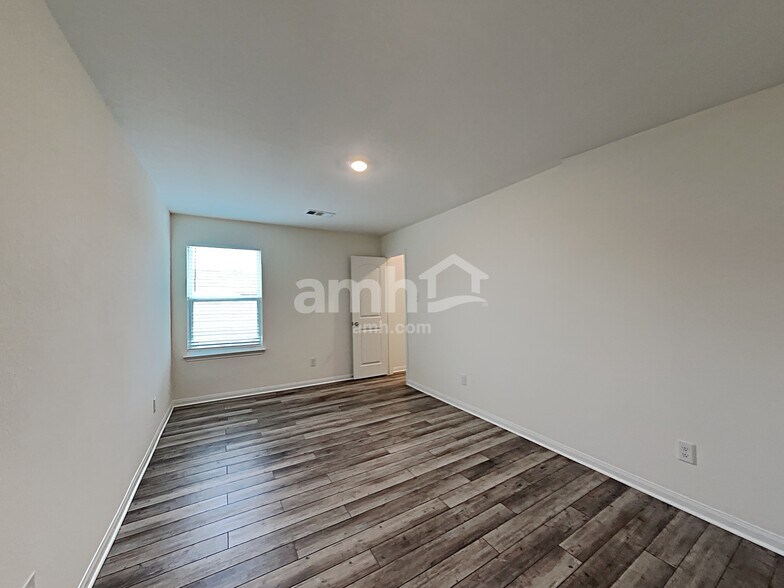 Building Photo - 1126 Treeta Trail