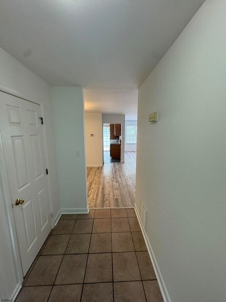 Building Photo - 10 Starboard Ct
