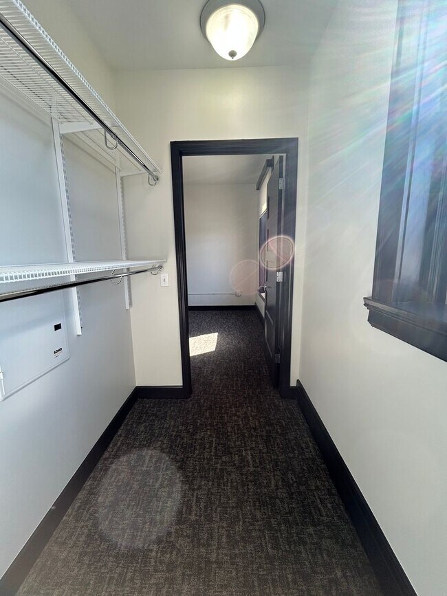 Building Photo - Luxury Downtown Living | Spacious 1-Bedroom 1-Bathroom Loft