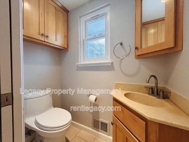 Building Photo - 1163 Gamay Dr