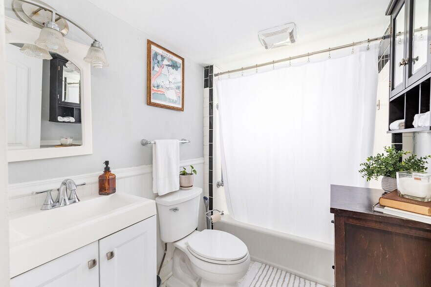 Bathroom - 320 Cherry St
