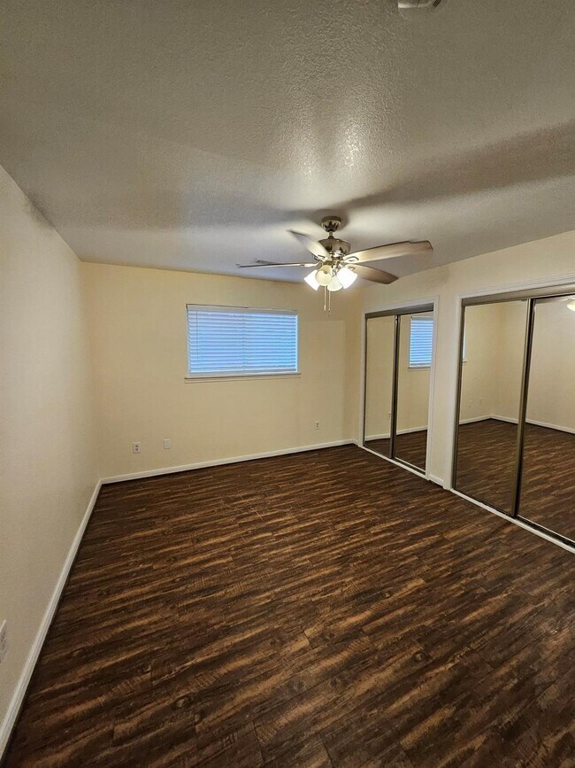 Building Photo - 2521 37th Ave N