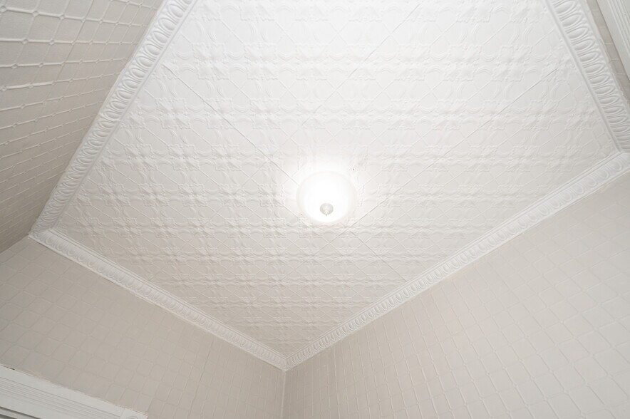 Building Photo - 120 Lyon St