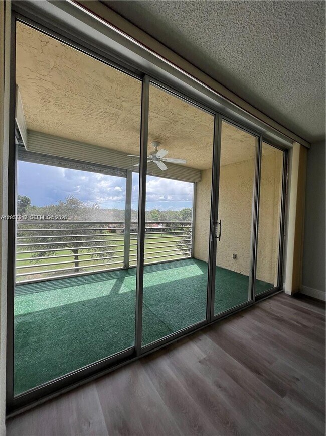 Building Photo - 9520 Seagrape Dr