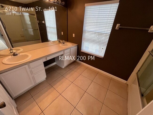 Building Photo - 6210 Twain St