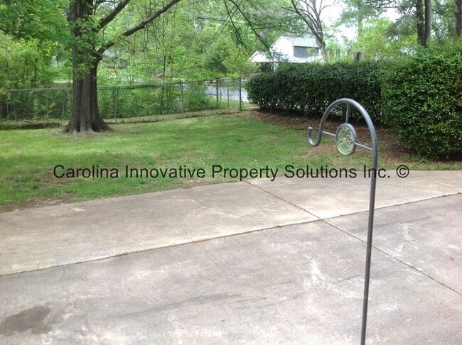 Building Photo - 7622 Helmdale Ave