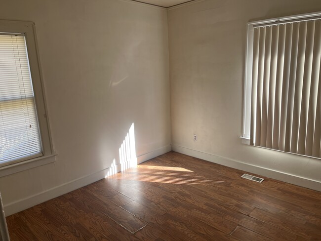 Master bedroom - 850 W Huron St