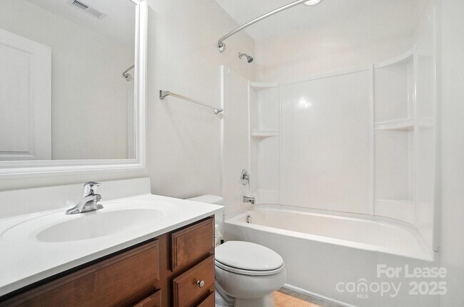 Building Photo - 2031 Hamil Ridge Dr