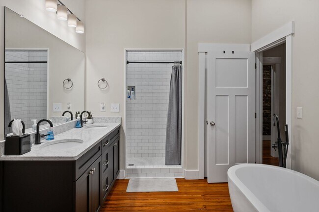 Building Photo - 124 Strawberry Alley