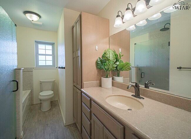 Building Photo - 1223 Amherst St