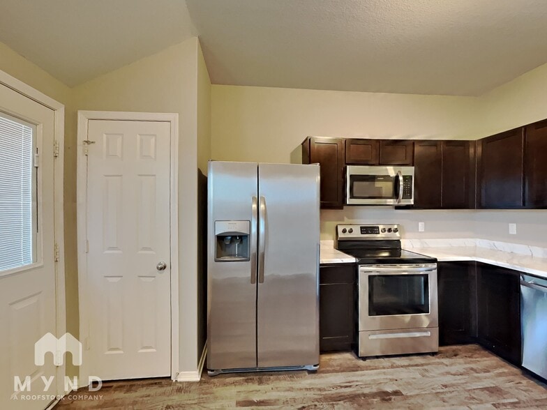 Building Photo - 949 Pinehurst Loop