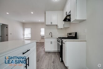 Building Photo - 402 N Coronado St