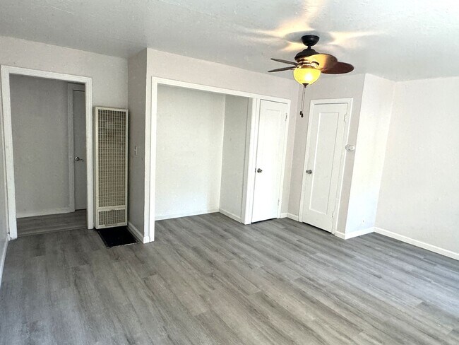 Building Photo - 455 E St John St