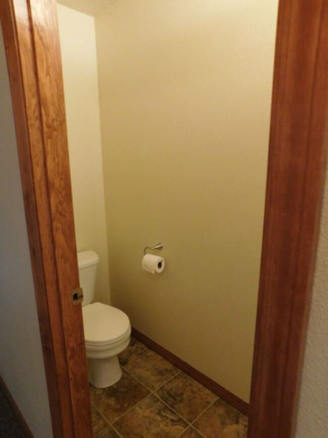 Building Photo - 2Bd/1.5Ba Single Story House - Available to View!