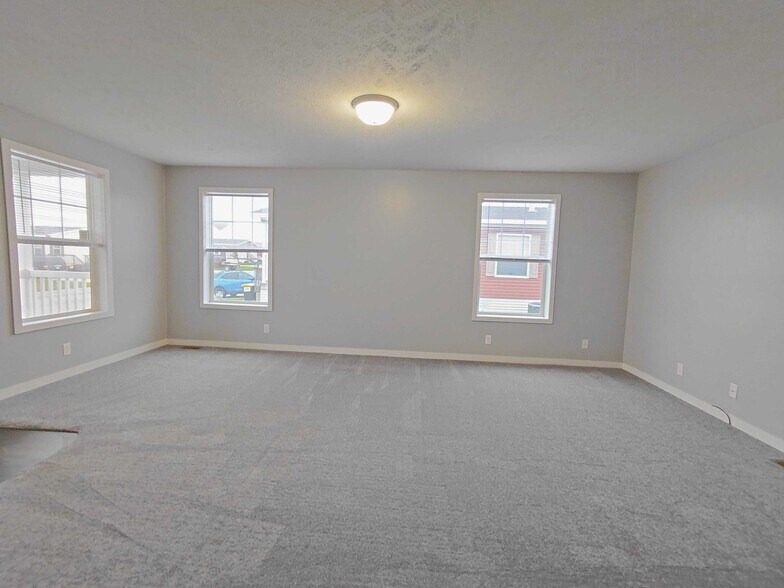 Building Photo - 2215 Peregrine Ave NW