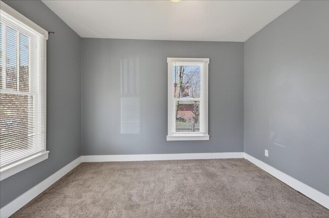 Building Photo - 108 W Broad St