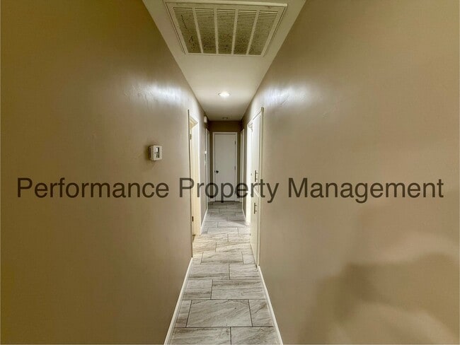 Building Photo - Charming 3 Bed/1 Bath Home w/ RBP & Securi...