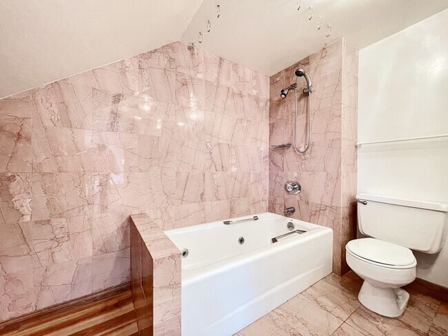 Building Photo - Versatile Waikiki 2-Bedroom, 2-Bath Condo with 1 Parking