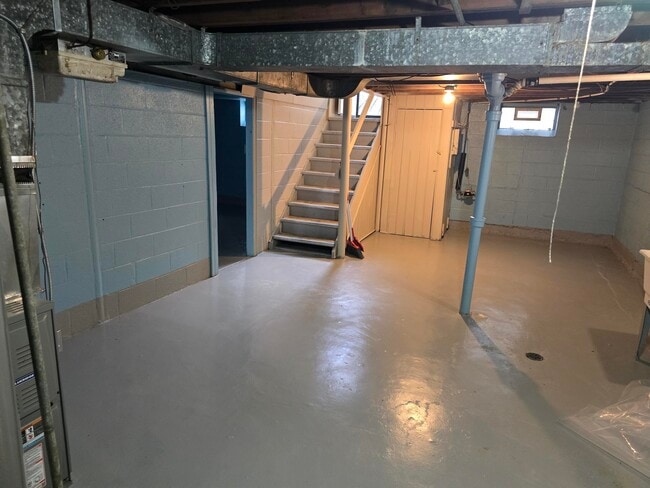 Building Photo - 6109 Farmbrook St