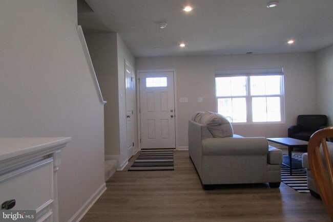 Building Photo - 30155 Creekview Cir