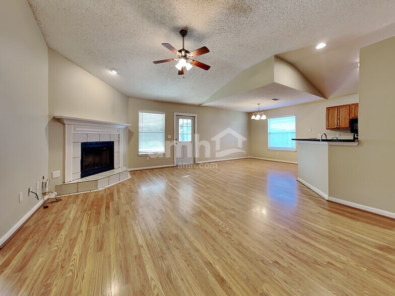 Building Photo - 4523 Deer Valley Dr