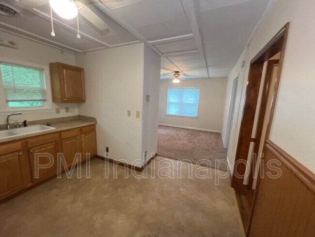 Building Photo - 629 N Willow St