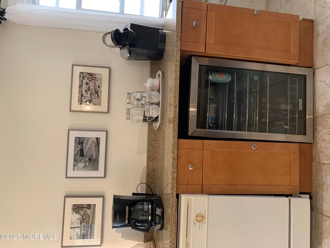 Building Photo - 19 Webb Ave