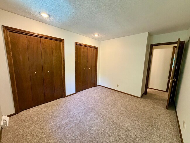 Building Photo - 8238 Parkhill Cir