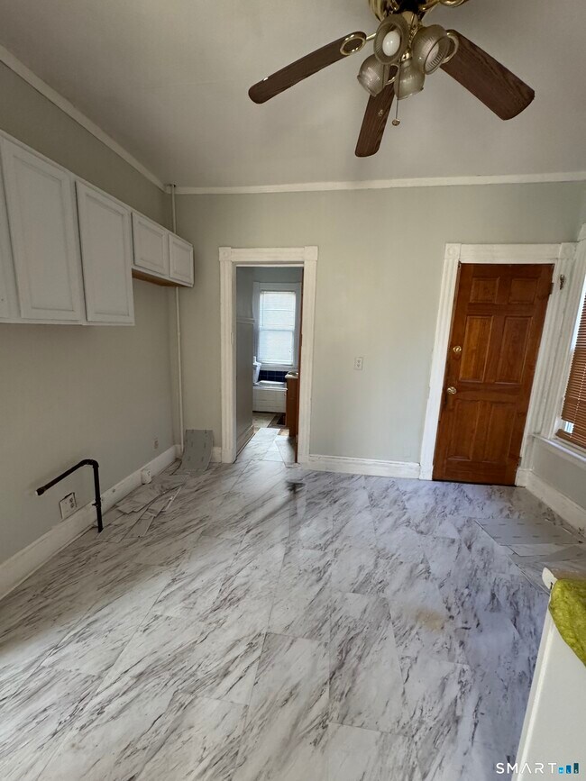 Building Photo - 15 Dayton St