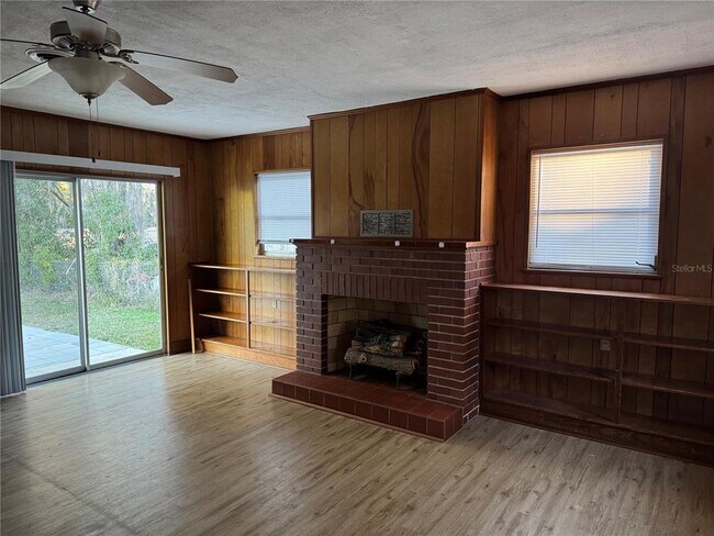 Building Photo - 1137 NE 9th St